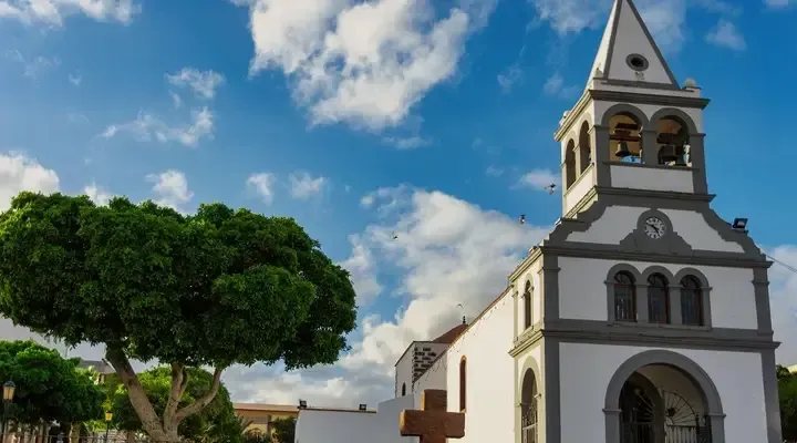 L'Église de Nuestra Señora del Rosario Réservez un vol pas cher pour Puerto del rosario et explorez Puerto del Rosario, la capitale de Fuerteventura