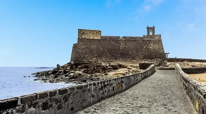 Le Château de San Gabriel d'Arrecife Visitez le Château de San Gabriel à Arrecife, réservez un vol pas cher pour Arrecife