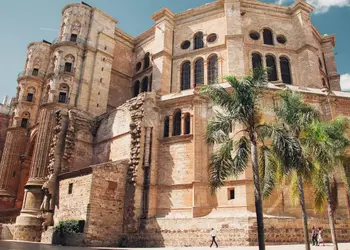 Réservez un vol pas cher pour Malaga et visitez la cathédrale