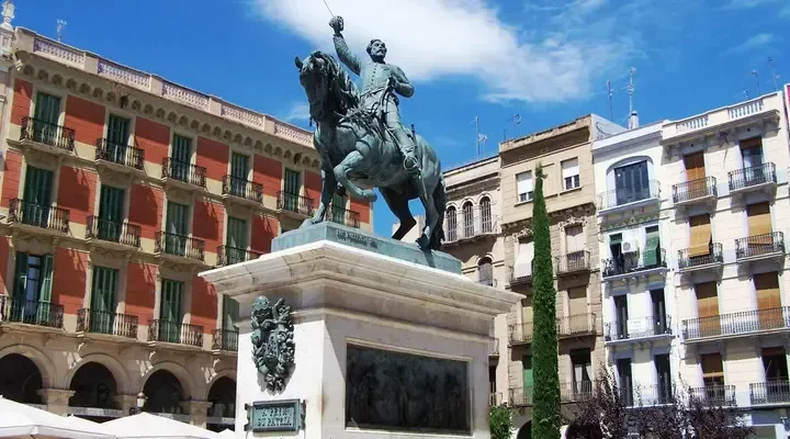 La Statue du Général Joan Prim Découvrez la statue du général Joan Prim, trouvez un billet d’avion au meilleur prix pour Reus