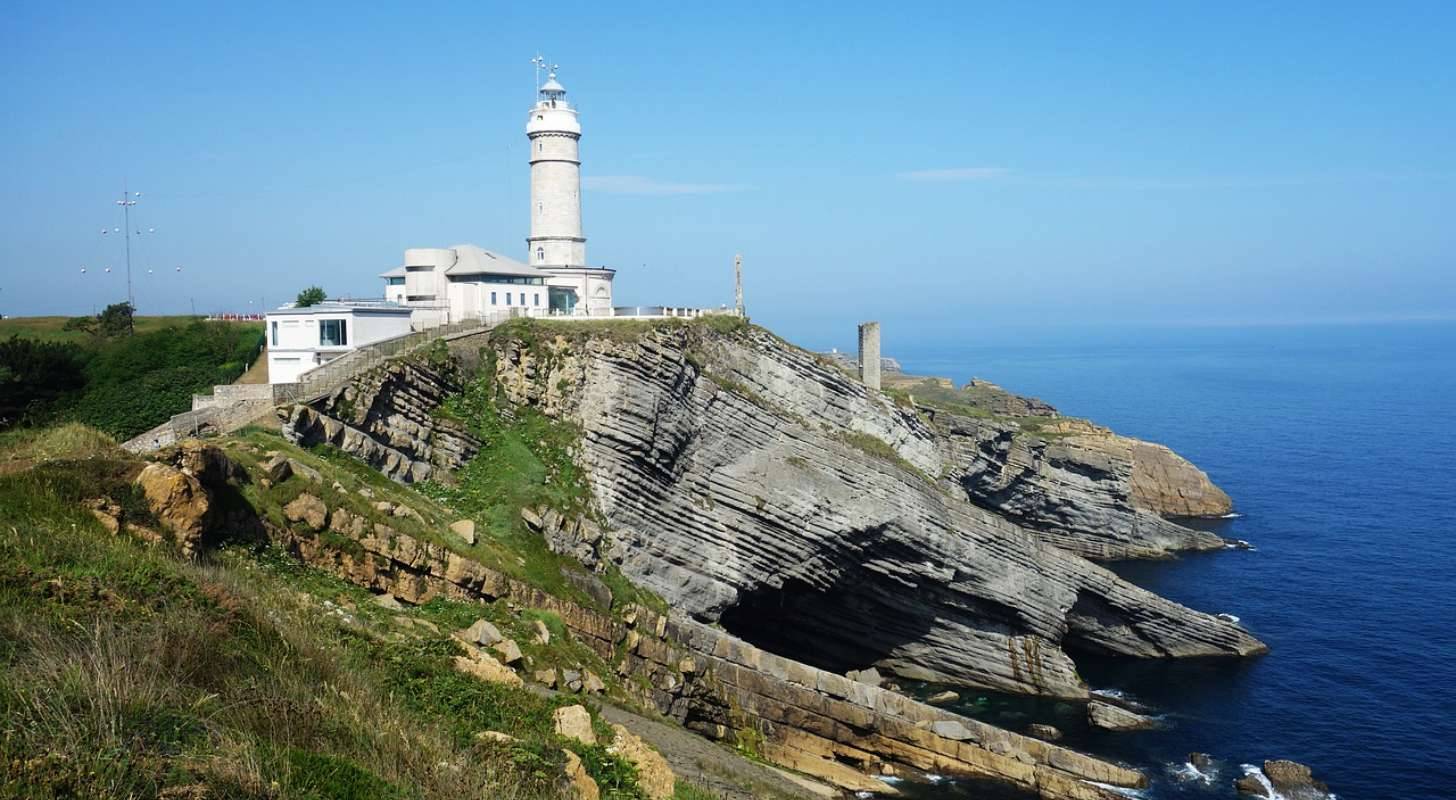 Admirez le Phare du Cap de Mayor, trouvez un billet d’avion au meilleur prix pour Santander
