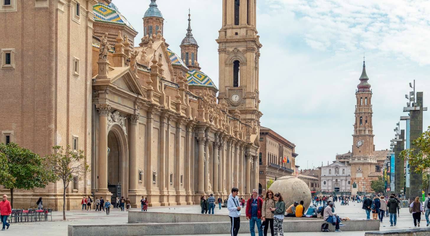 Admirez la cathédrale Saint-Sauveur de Saragosse, réservez votre voyage au meilleur prix pour l'Espagne