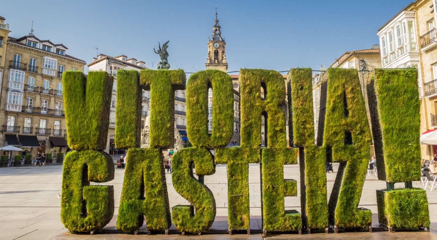 Voyage en Espagne, visite de la Plaza de la Virgen Blanca à Vitoria