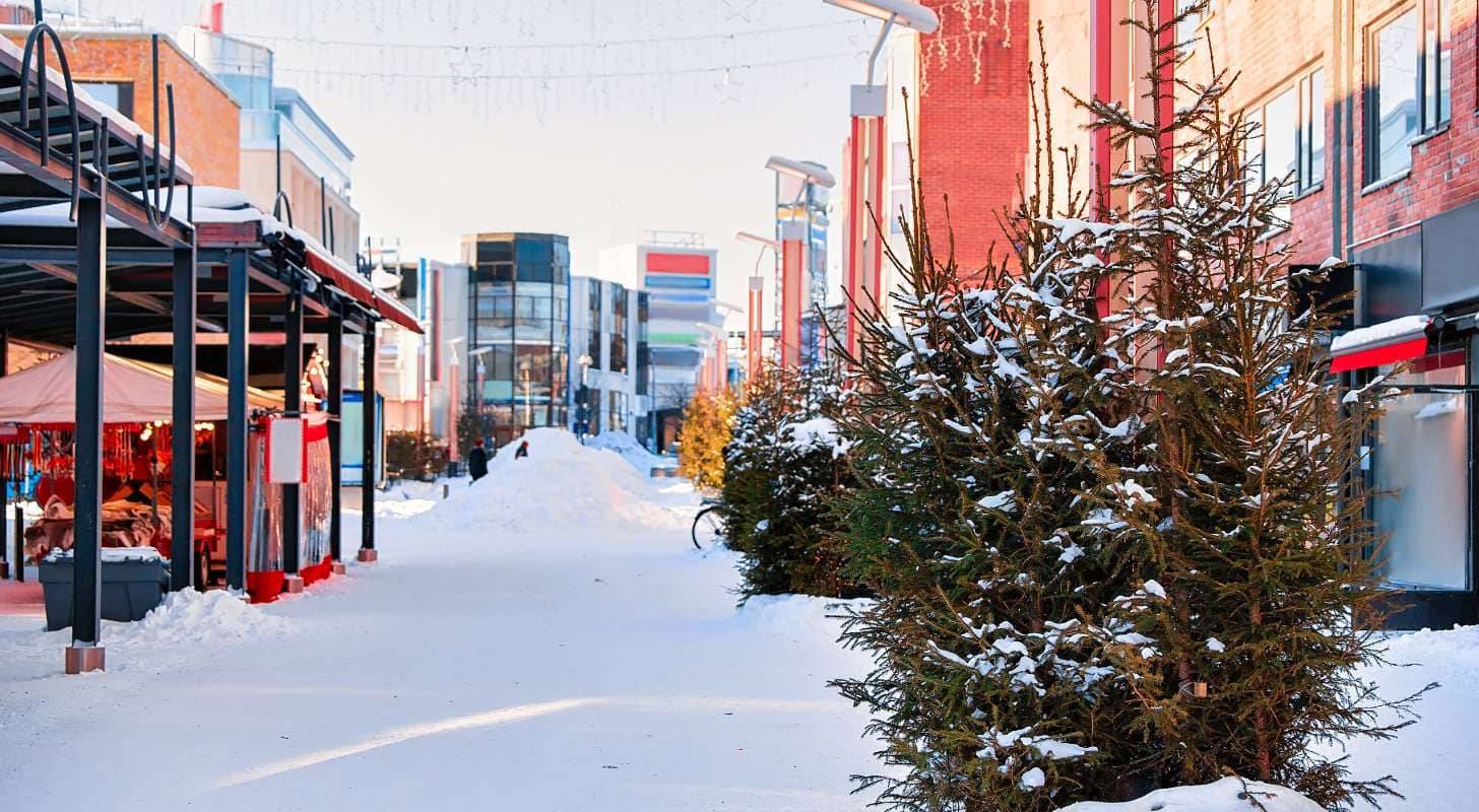 Réservez un vol pas cher pour Rovaniemi et visitez le village du Père Noël