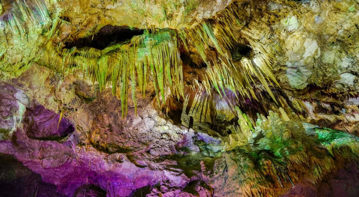 Achetez un billet d'avion pas cher pour Koutaïssi et visitez la Prometheus Cave