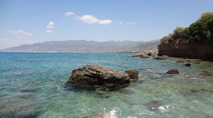 La Paralia Mikri Μantinia de Kalamata Réservez votre voyage pour Kalamata en Grèce au meilleur prix et détendez-vous sur la plage Paralia Mikri