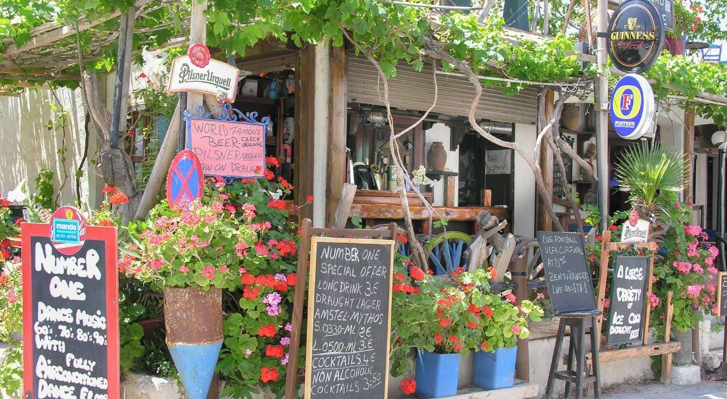 Réservez un voyage à Kos en Grèce au meilleur prix et savourez la cuisine locale dans un restaurant traditionnel
