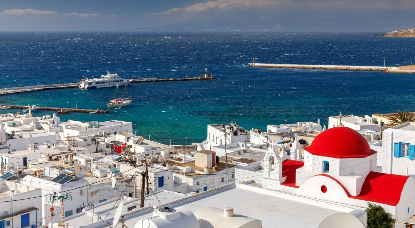 Réservez un vol pas cher à Chora en Grèce et découvrez son pittoresque port