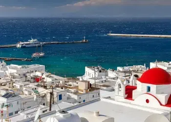 Réservez un vol pas cher à Chora en Grèce et découvrez son pittoresque port