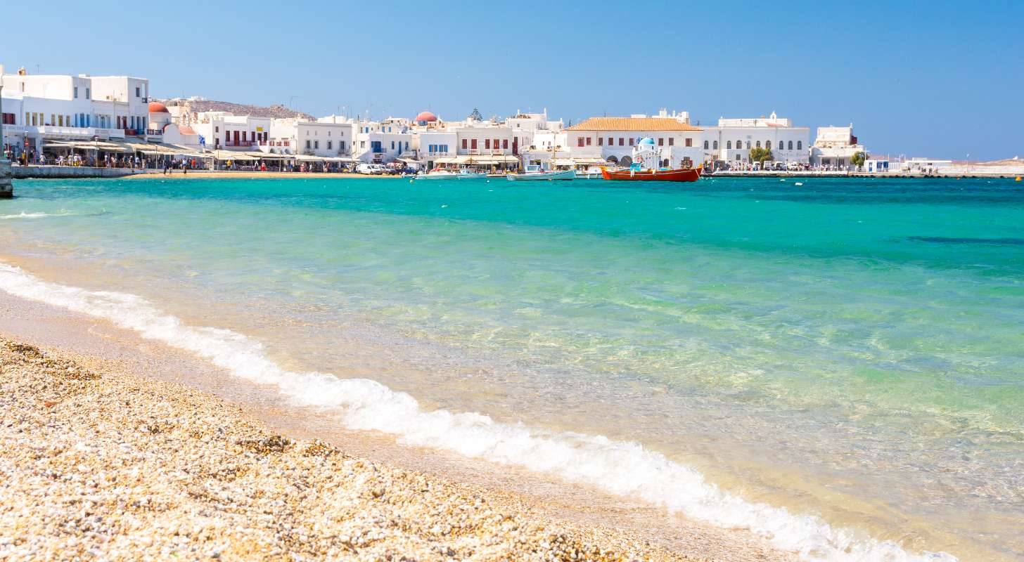 Trouvez un billet d’avion au meilleur prix pour Chora et visitez l’église Panagia Paraportiani