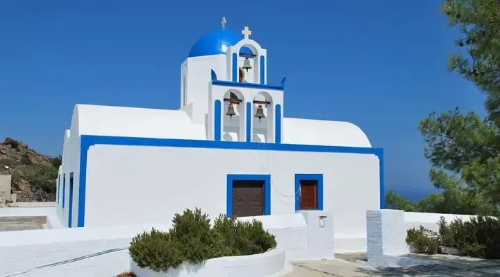 L'Église Profitis Ilias de Thira Réservez un vol pas cher à Thira et découvrez l'église Profitis Ilias