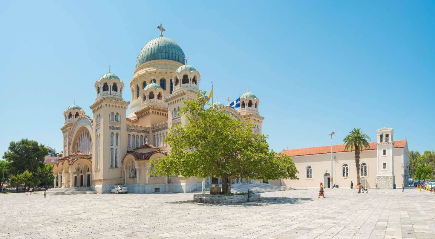 Réservez votre voyage en Grèce et découvrez la basilique Saint-André