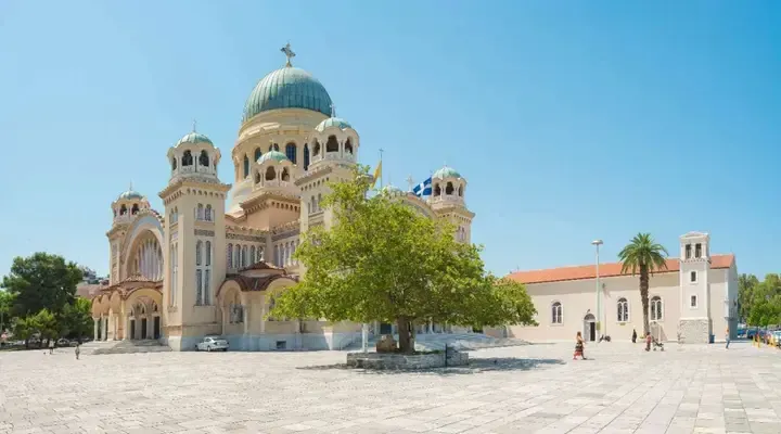 La Basilique Saint-André l'Apôtre de Patras Réservez votre voyage en Grèce et découvrez la basilique Saint-André