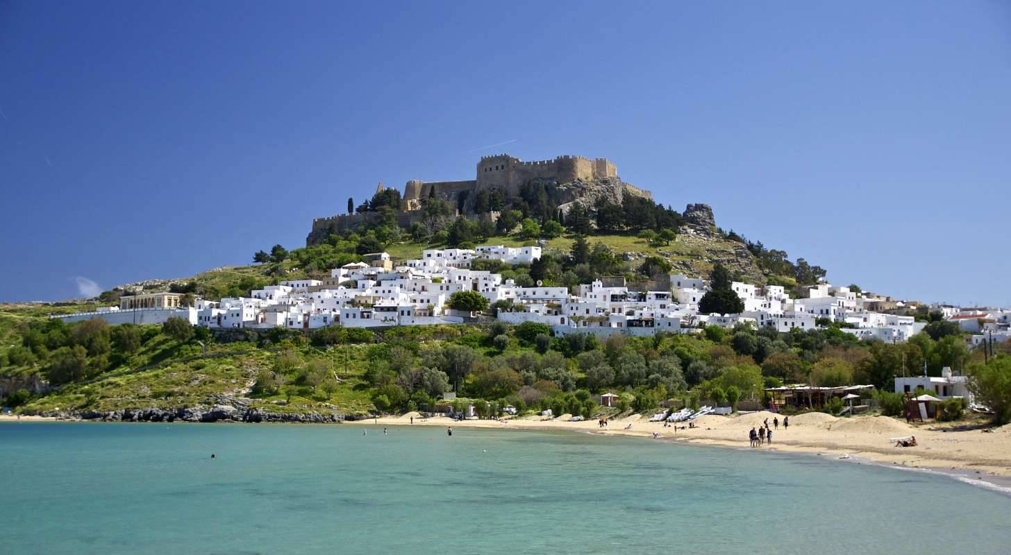 Trouvez un billet d’avion au meilleur prix pour Rhodes et visitez le château médiéval