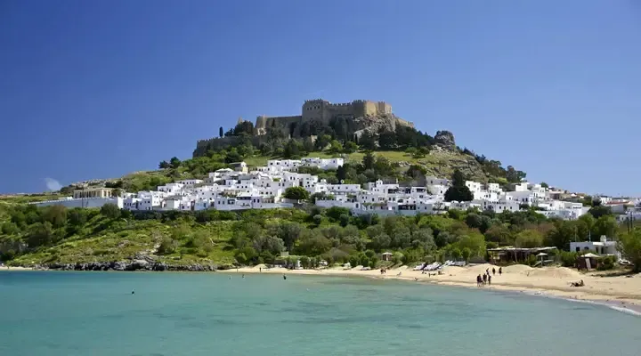 Le Château de Rhodes Trouvez un billet d’avion au meilleur prix pour Rhodes et visitez le château médiéval