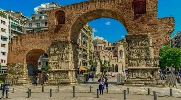L'Arc de Galère de Thessalonique Trouvez un billet d’avion au meilleur prix pour Thessalonique et admirez l'Arc de Galère