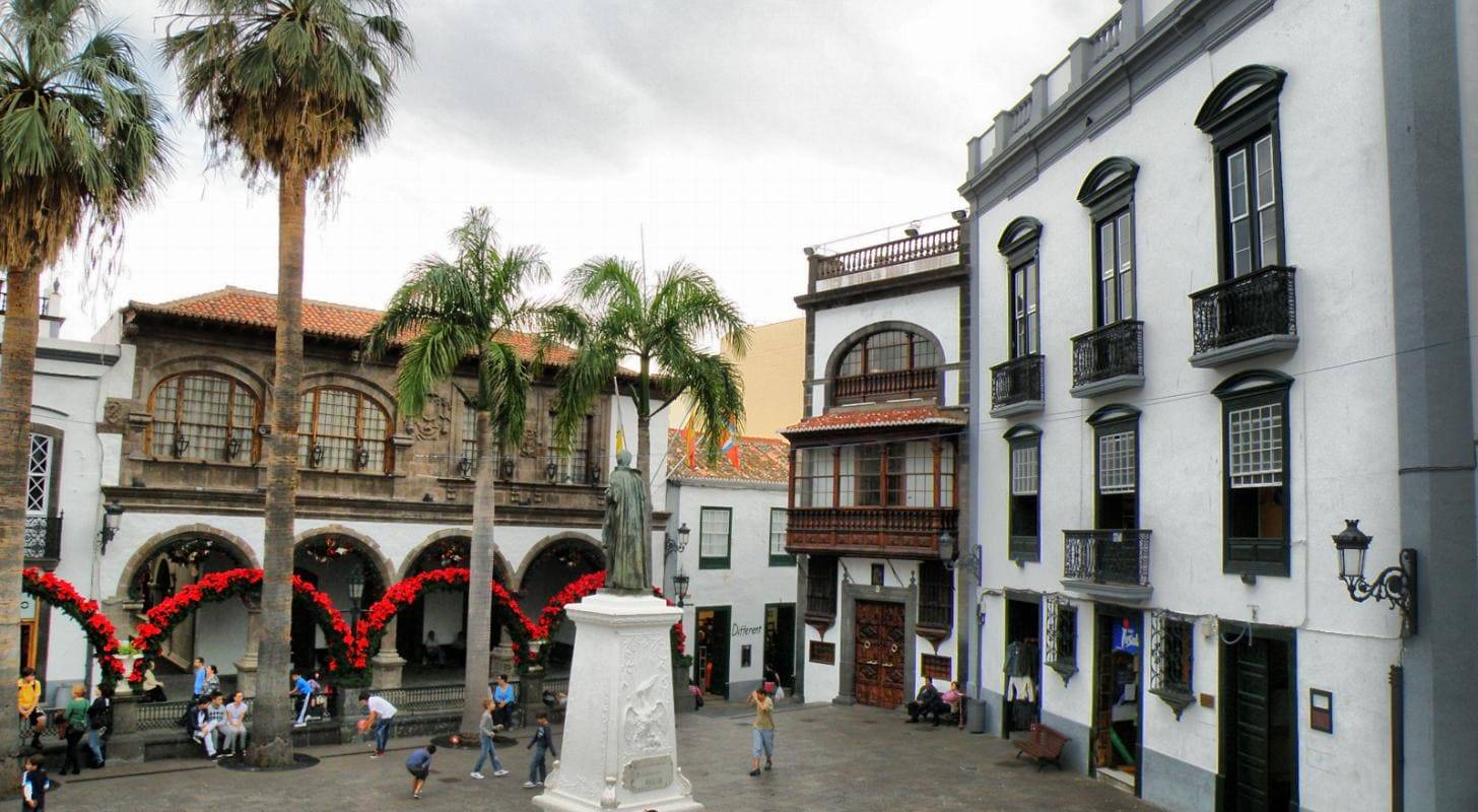Découvrez la Place d'Espagne à Santa Cruz de la Palma, trouvez un billet d'avion au meilleur prix pour Santa Cruz