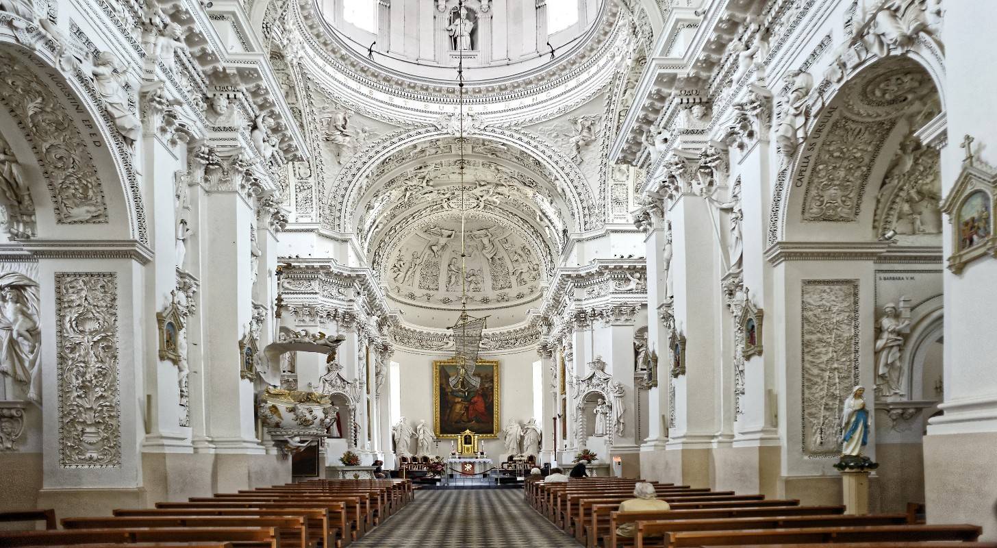 Réservez un vol pour Vilnius, visitez l'Église orthodoxe du Saint-Esprit
