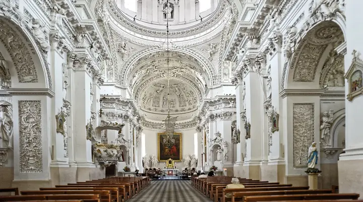 Réservez un vol pour Vilnius, visitez l'Église orthodoxe du Saint-Esprit Réservez un vol pour Vilnius, visitez l'Église orthodoxe du Saint-Esprit