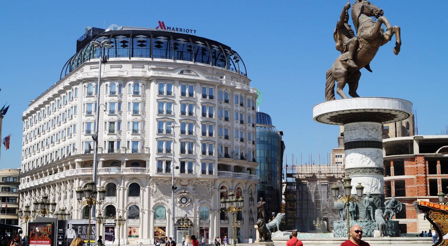 Vol pas cher pour Skopje, explorez la Place de Macédoine