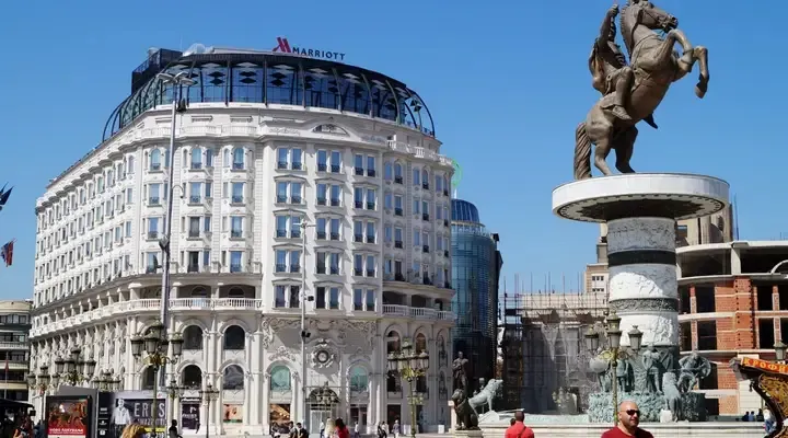 La Place de Macédoine à Skopje Vol pas cher pour Skopje, explorez la Place de Macédoine