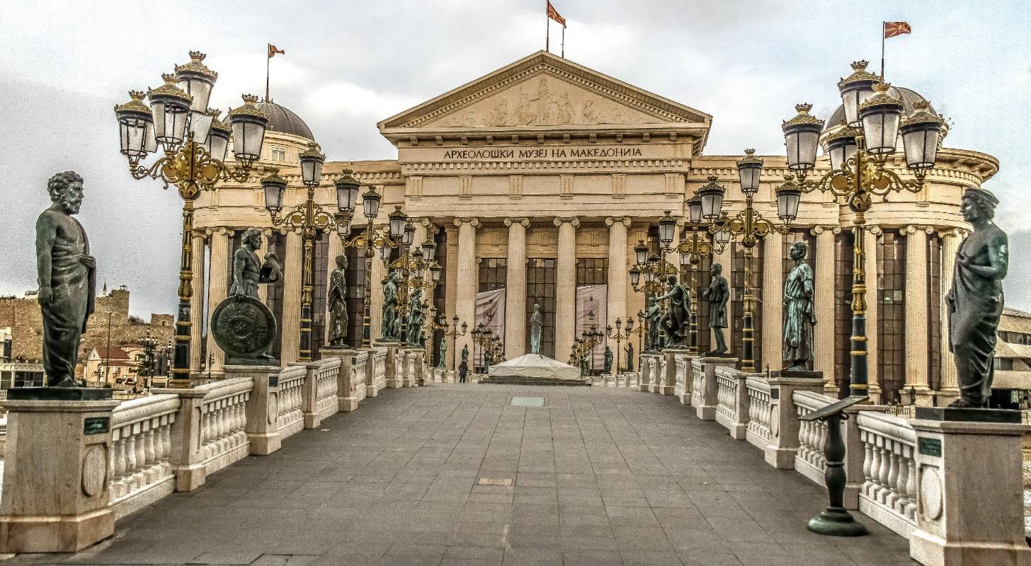 Vue de la façade du Musée de Skopje