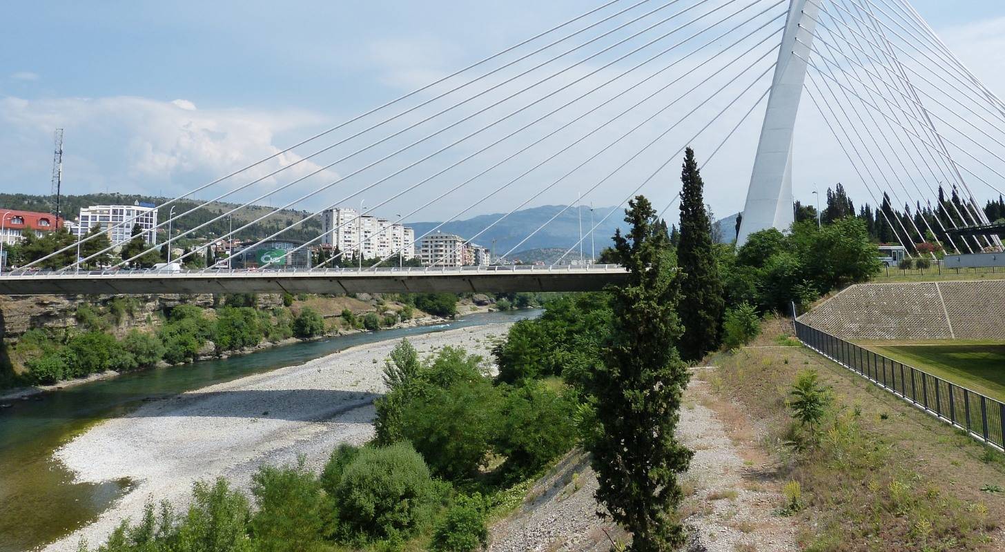 Billet d'avion pour Podgorica, traversez le pont du Millenium