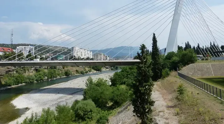 Billet d'avion pour Podgorica, traversez le pont du Millenium Billet d'avion pour Podgorica, traversez le pont du Millenium