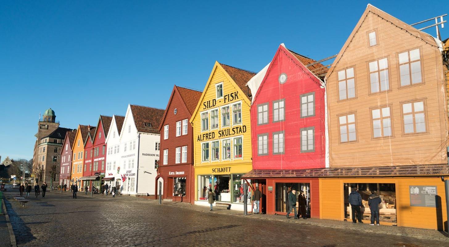 Réservez un vol pour Bergen au meilleur prix et admirez les maisons colorées du centre-ville