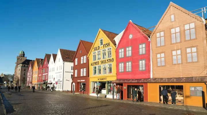 Réservez un vol pour Bergen au meilleur prix et admirez les maisons colorées du centre-ville Réservez un vol pour Bergen au meilleur prix et admirez les maisons colorées du centre-ville
