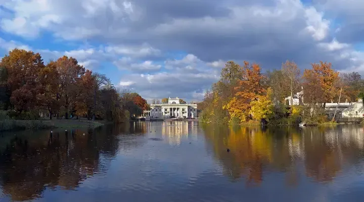 Billet d'avion pour Varsovie, entre parcs royaux et monuments emblématiques Billet d'avion pour Varsovie, entre parcs royaux et monuments emblématiques
