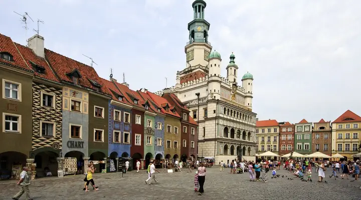 Photo d'une place de la Vieille ville à Poznan Photo d'une place de la Vieille ville à Poznan
