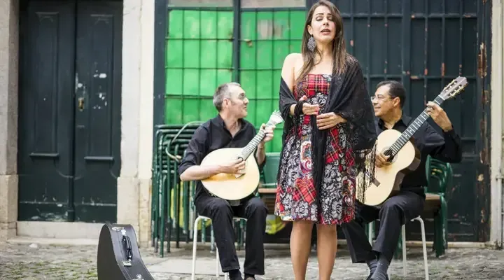 Voyage en Europe : découvrez Lisbonne et vivez une soirée typique avec du Fado Voyage en Europe : découvrez Lisbonne et vivez une soirée typique avec du Fado