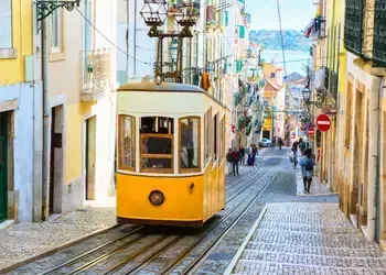Vol pas cher pour Lisbonne, explorez la ville en vieux tramway