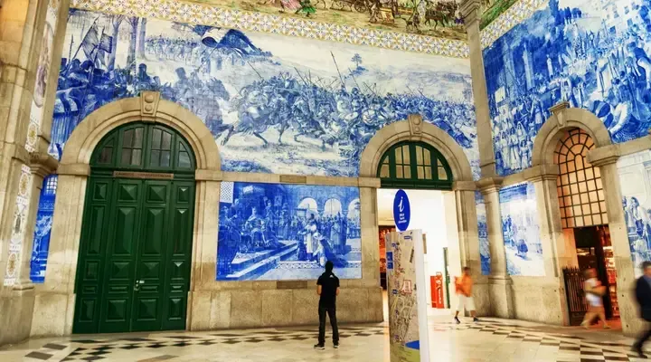 Billet d’avion pour Porto, admirez les azulejos de la gare São Bento Billet d’avion pour Porto, admirez les azulejos de la gare São Bento