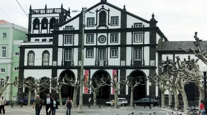 Le centre-ville de Ponta Delgada Billet d’avion pour Ponta Delgada, explorez un joyau du Portugal