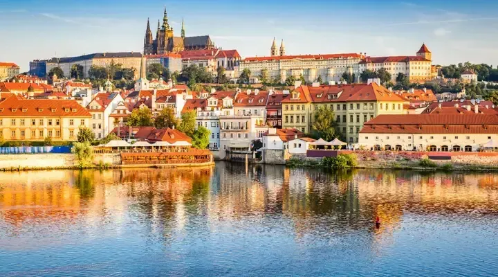 Le Château de Prague et le quartier Mala Strana Billet d’avion pour Prague, balade dans les jardins du Palais Wallenstein