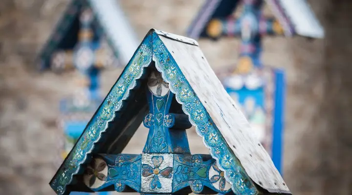 Cimetière joyeux de Săpânța Billet d’avion Baia Mare et visite du cimétière joyeux de Sapanta