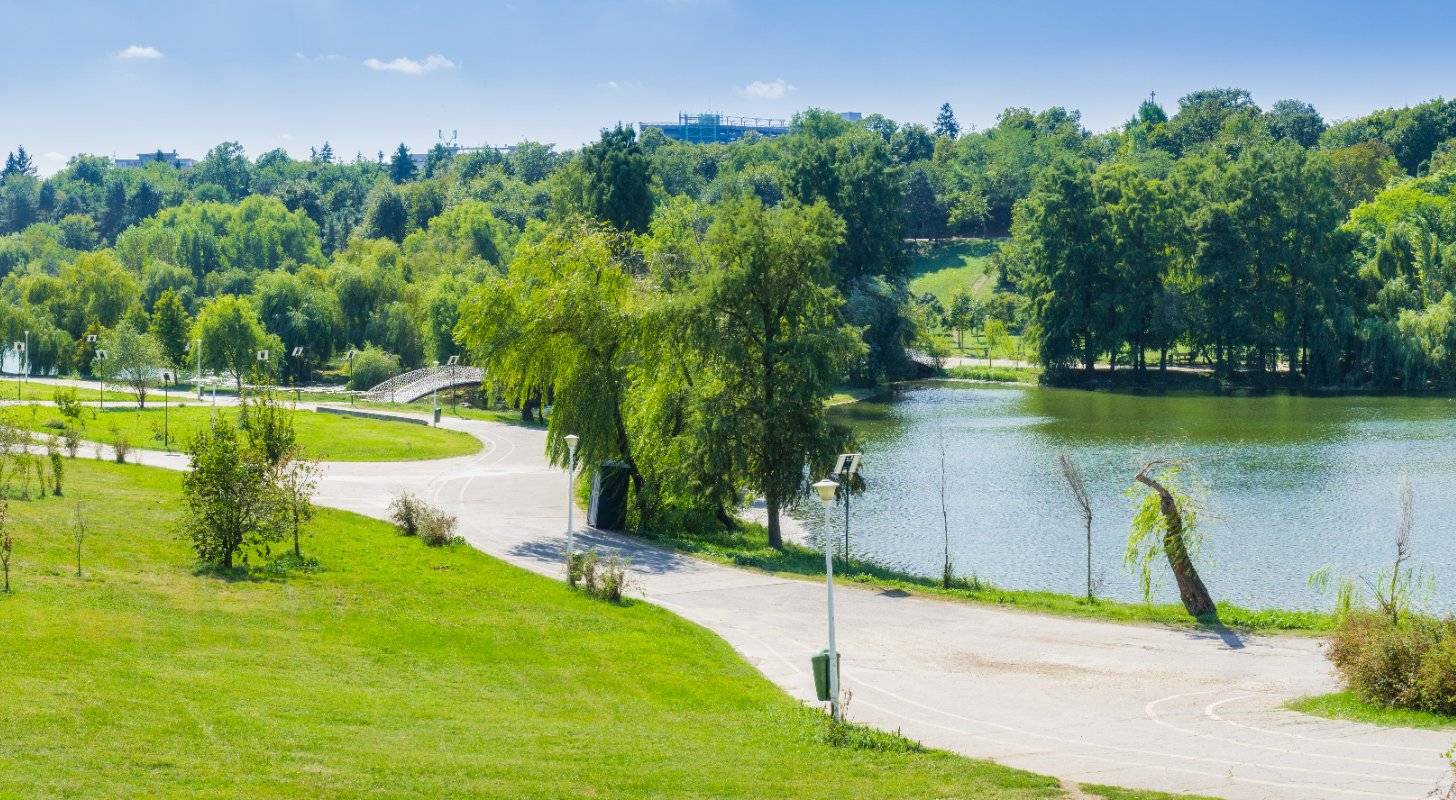 Billet d'avion pour Bucarest, détente au parc Tineretului
