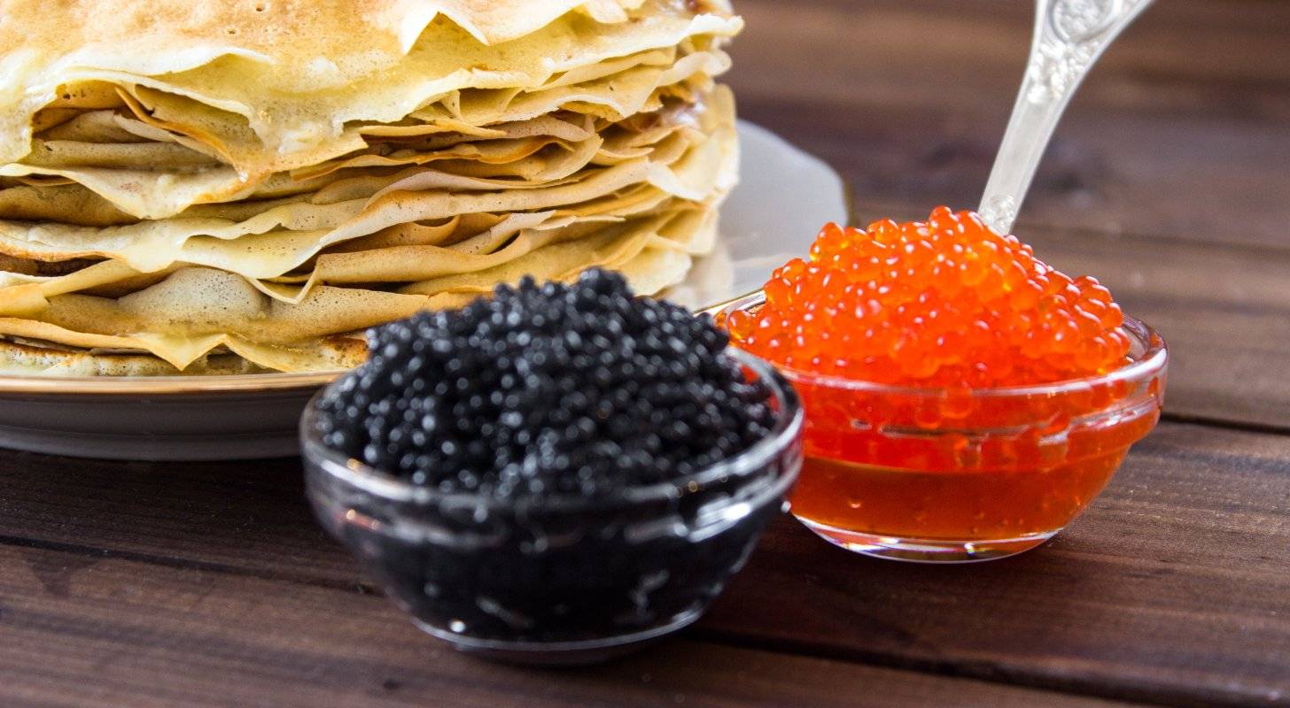 Billet d’avion Moscou, crêpes au caviar noir et rouge