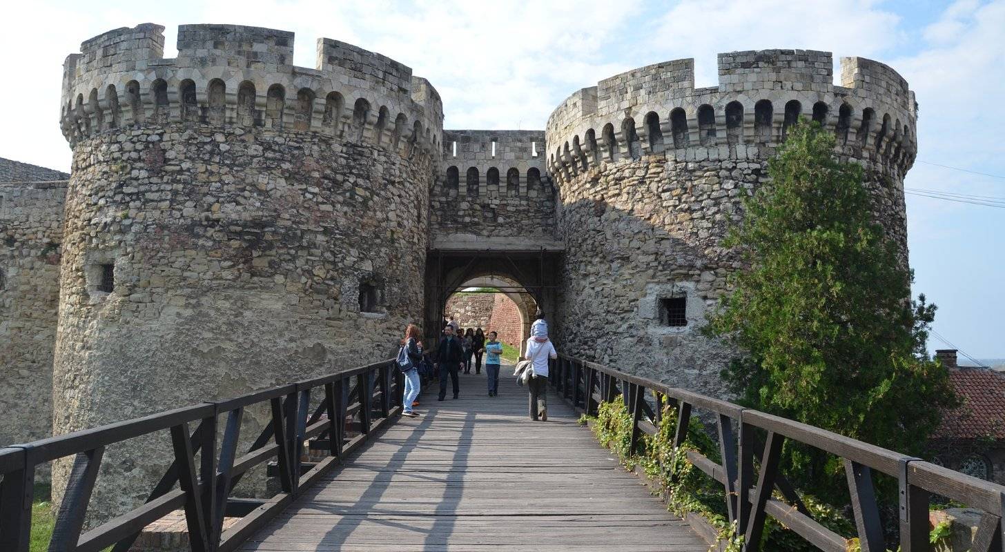 Réservez un vol pas cher pour explorer le parc Kalemegdan à Belgrade