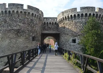 Réservez un vol pas cher pour explorer le parc Kalemegdan à Belgrade