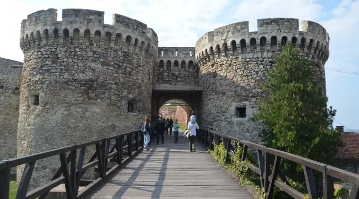 Réservez un vol pas cher pour explorer le parc Kalemegdan à Belgrade Réservez un vol pas cher pour explorer le parc Kalemegdan à Belgrade