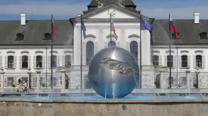 Voyage à Bratislava, découverte du Parlement slovaque Voyage à Bratislava, découverte du Parlement slovaque