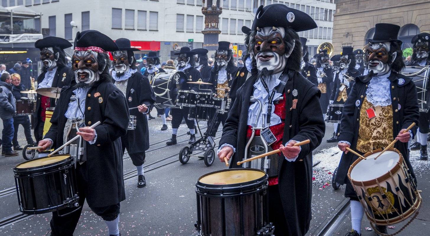 Réserver un vol direct pour Bâle et  assistez au Carnaval de Bâle