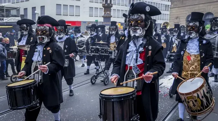 Le Carnaval de Bâle Réserver un vol direct pour Bâle et assistez au Carnaval de Bâle