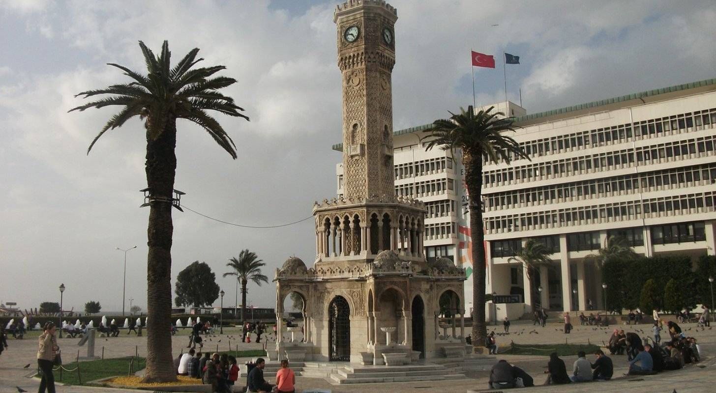 Voyage à Izmir, découvrez la célèbre Tour Horloge de la ville