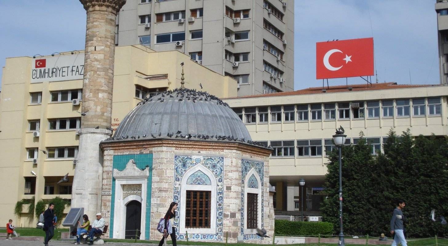 Billet d’avion pour Izmir, visite de la Mosquée de Konak