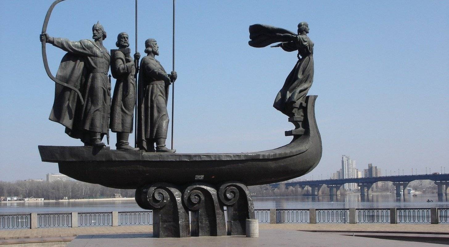 Vol pas cher pour Kiev, contemplez le Kyiv Founders Monument