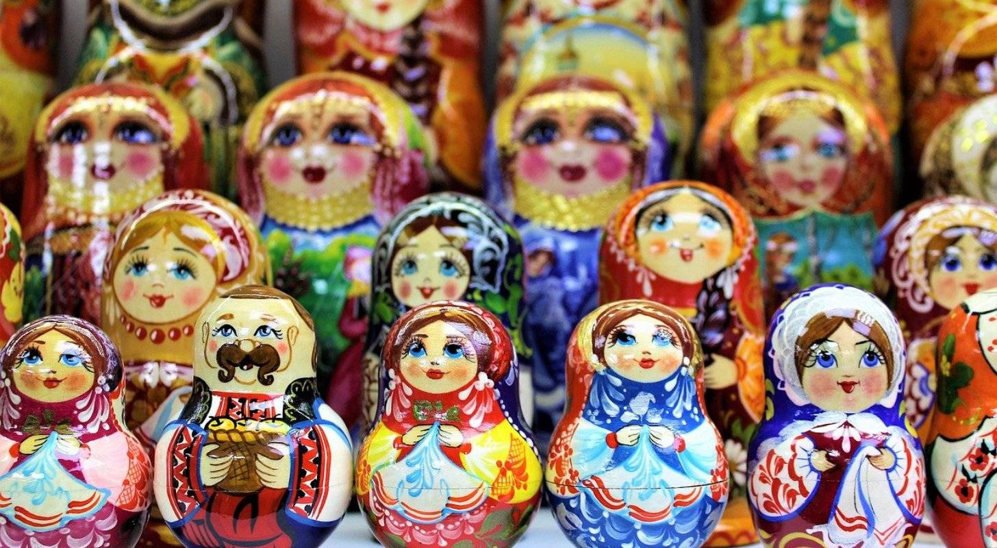 Billet d’avion pour Kiev, flânez près d’un magasin de poupées russes